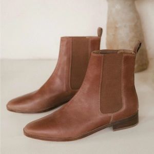 Christy Dawn Chelsea Boot in Hazelnut size 9